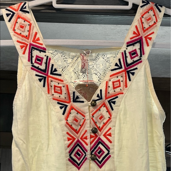 Red camel  sleeveless  summer  shirt purples oranges pink. BNWT cream. - Picture 12 of 16